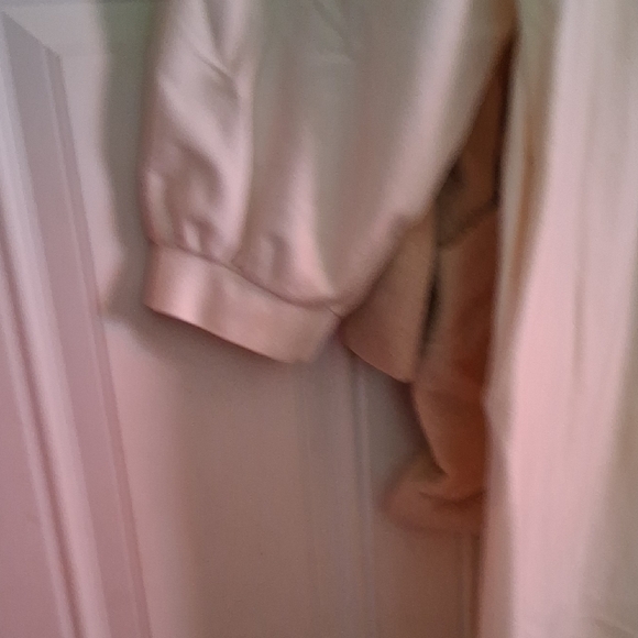 Apostrophe Cream Robe - Picture 3 of 4